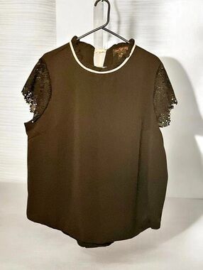 Coco & Shay Plus Lace Sleeve Top Black Lace Sleeve Top Size XL Like New